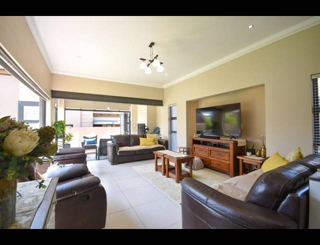 4 BEDROOM HOUSE FOR SALE IN MIDSTREAM ESTATE